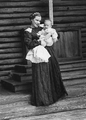 Actress Katherine Cole portraying Eleanor White Dare in the 1937-1938 production of Paul Green's play &quot;The Lost Colony&quot; in Manteo