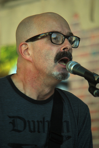 Peter Holsapple performing with the dB's in Chapel Hill, November 1, 2008. Image from Flickr user Jeffrey L. Cohen.