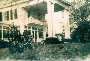 &quot;The grown-ups' house at Airlie, about 1930.&quot;